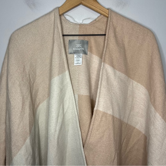 Soia & Kyo Plaid Yadira Fringe Wrap Scarfigan in Pink/Cream OS - Picture 4 of 6